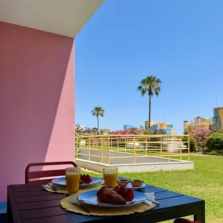 New Listing - Colorbay At Marina, Apartamento